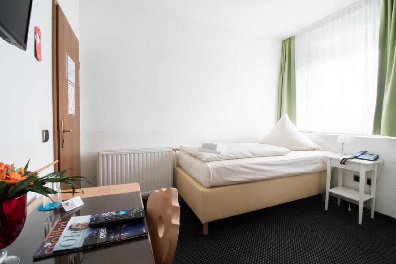 Hotel Zum Eisenhammer أوبيرهاوزين المظهر الخارجي الصورة